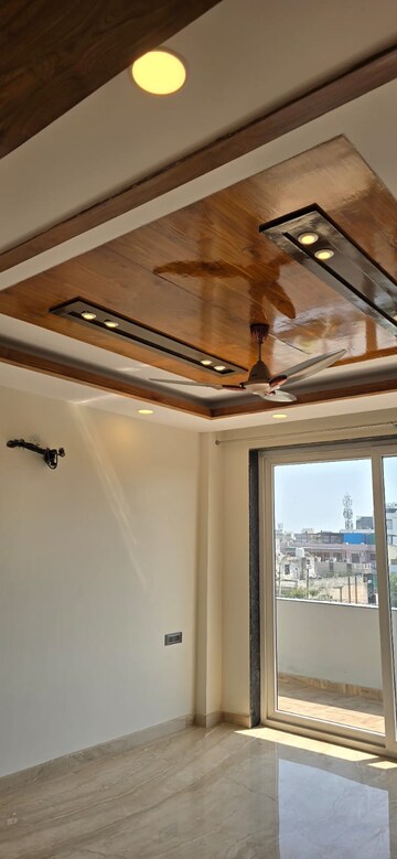 Room in 4 BHK Builder Floor at Faridabad Central – for Sale