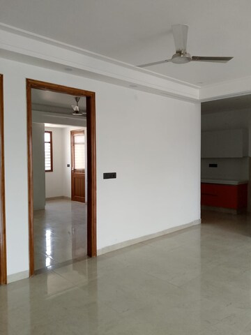 Room in 3 BHK Apartment at Oasis Apartments, Sector 55 – for Rent