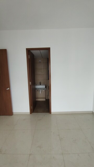 Furnished Amenities in 1 BHK Apartment at Kalpataru Immensa D, Kolshet Road – for Rent