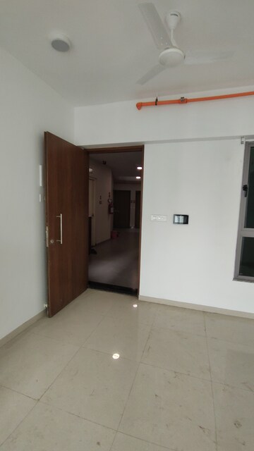 Furnished Amenities in 1 BHK Apartment at Kalpataru Immensa D, Kolshet Road – for Rent