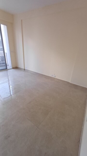 Room in 3 BHK Apartment at Signature Global Aspire, Sector 95 – for Sale