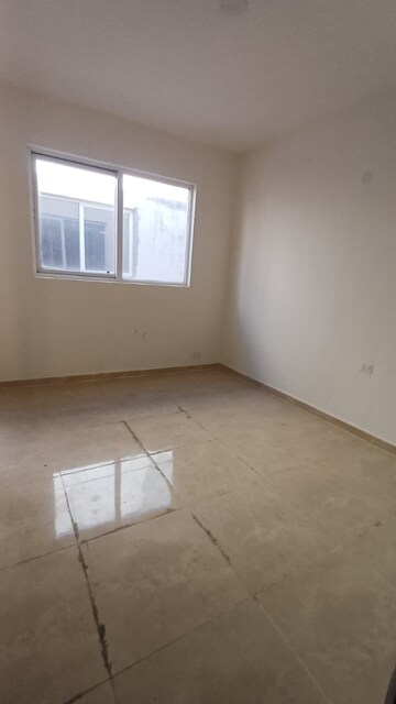 Room in 3 BHK Apartment at Signature Global Aspire, Sector 95 – for Sale