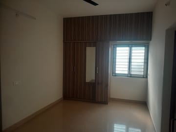 Room in 2 BHK Builder Floor at Nri Layout – for Rent