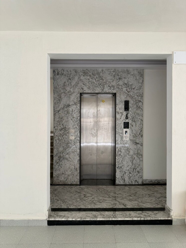 Room, indiranagar 3 Bedroom 2100 Sq.Ft. Builder Floor In Indiranagar Bangalore 9741775