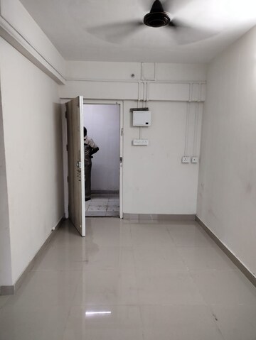 Room in 1 BHK Apartment at Marwadi Wadi Tower, Parel – for Rent