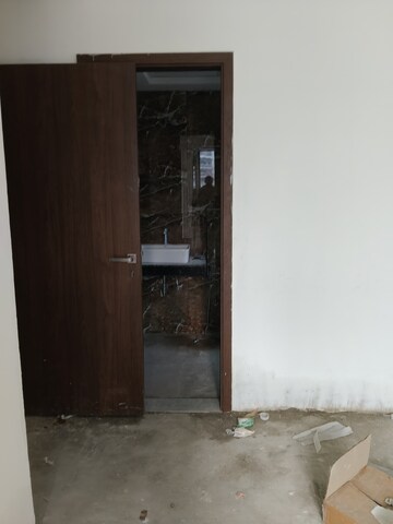 Room in 2.5 BHK Apartment at One OAK Natura, Sushant Golf City – for Sale