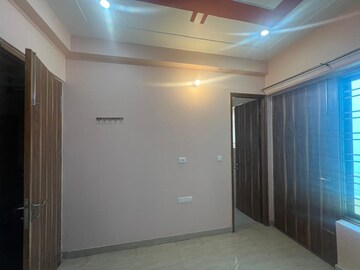 Room in 3 BHK Builder Floor at Saurabh Niwas, Sector 40 – for Rent