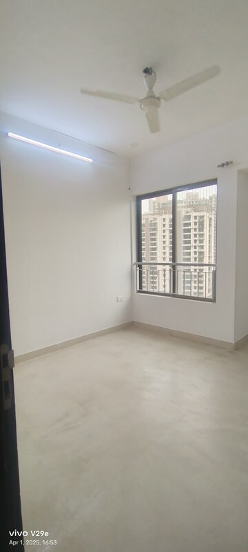 Room in 3 BHK Apartment at Lodha Luxuria, Majiwada – for Rent