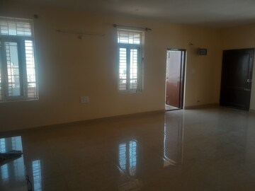 Room in 3 BHK Builder Floor at Nri Layout – for Rent