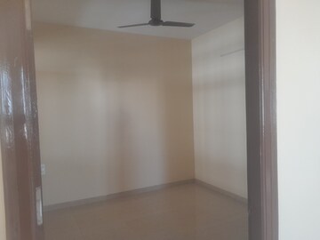 Room in 3 BHK Builder Floor at Nri Layout – for Rent