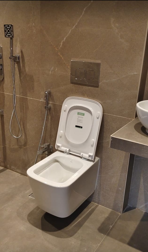 Bathroom in 3 BHK Apartment at Windermere Apartment, Santacruz West – for Rent