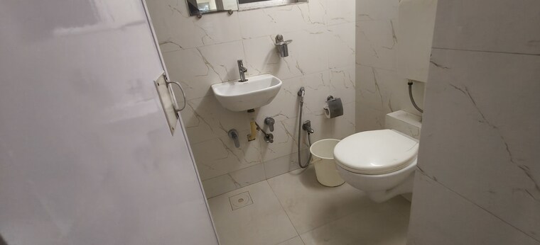 Bathroom, oshiwara-mhada 2 Bedroom 1000 Sq.Ft. Apartment In Andheri West Mumbai 9742248