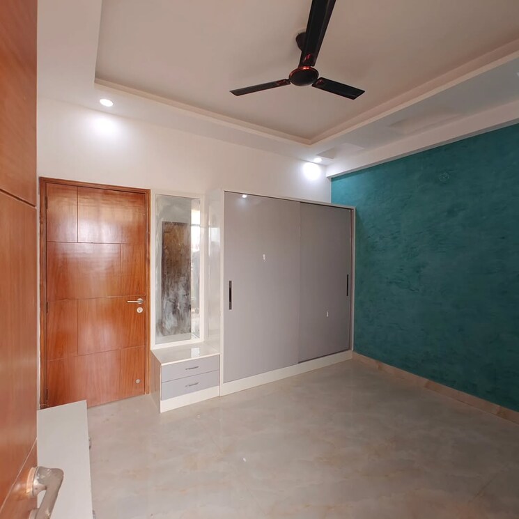 Room, sector 73 1 Bedroom 600 Sq.Ft. Builder Floor In Sector 73 Noida 9742291