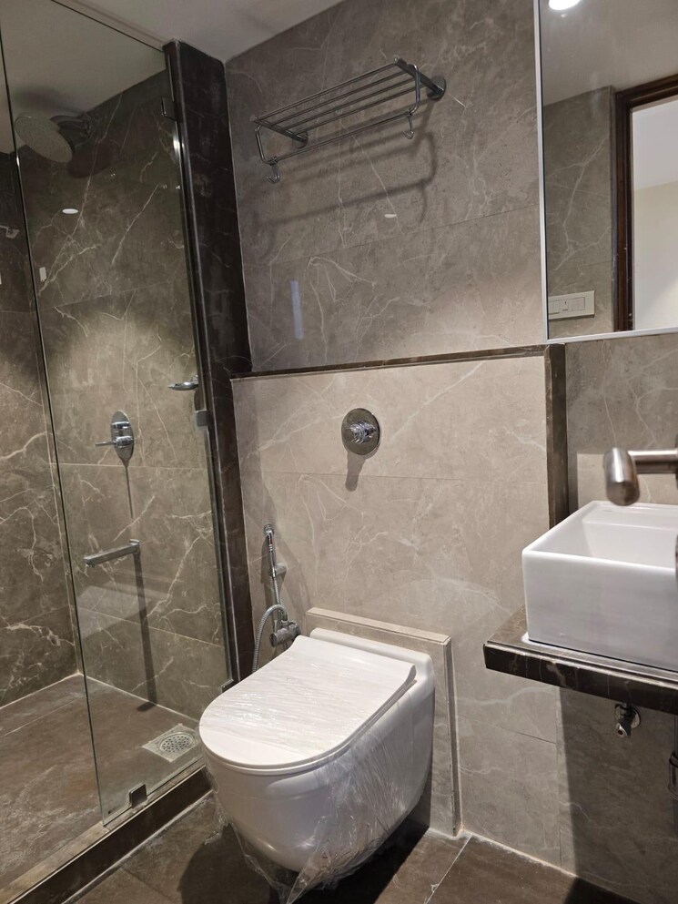 Bathroom, ekta-trinity 3 Bedroom 1250 Sq.Ft. Apartment In Santacruz West Mumbai 9742345