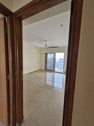 Room in 3 BHK Apartment at Ekta Trinity, Santacruz West – for Rent