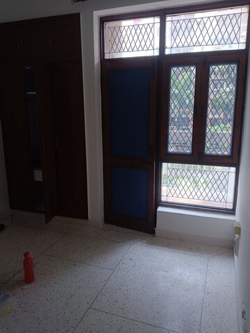 Room in 3.5 BHK Apartment at Khora – for Rent