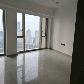 Room in 3 BHK Apartment at Lodha Kiara, Kamala Mill – for Rent