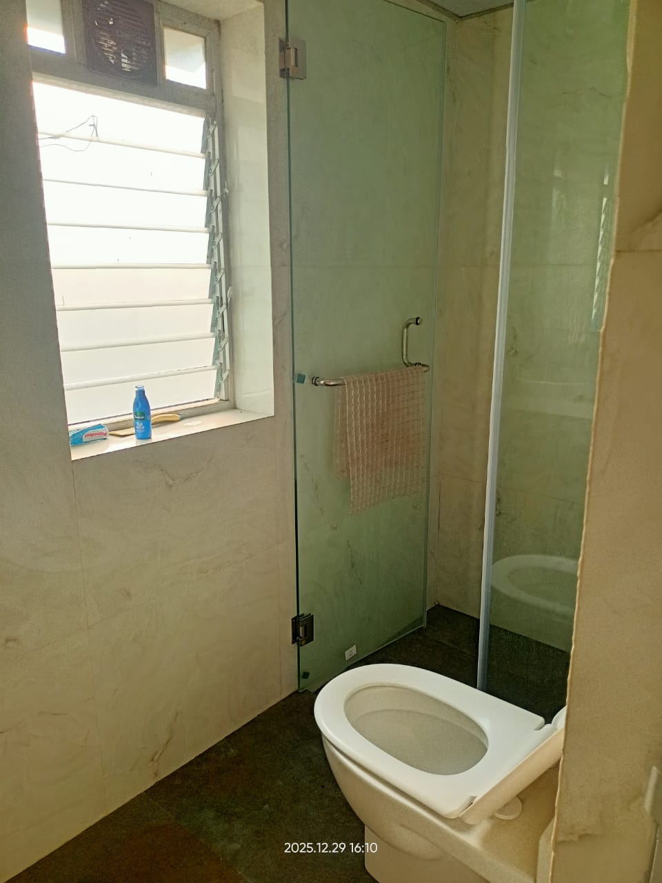 Bathroom, pr-sablok 2 Bedroom 900 Sq.Ft. Apartment In Khar West Mumbai 9742371