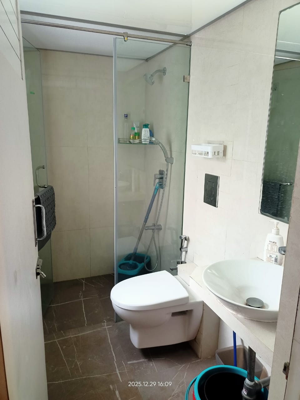Bathroom, pr-sablok 2 Bedroom 900 Sq.Ft. Apartment In Khar West Mumbai 9742371