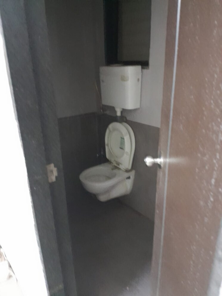 Bathroom, tulsi-building 2 Bedroom 590 Sq.Ft. Apartment In Borivali East Mumbai 9742391