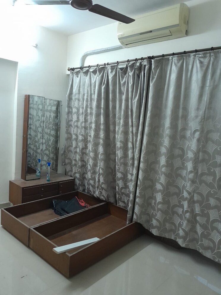 Bedroom, tulsi-building 2 Bedroom 590 Sq.Ft. Apartment In Borivali East Mumbai 9742391