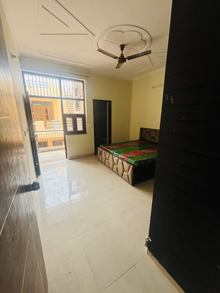 Room, signature-tower-sector-30 1 Bedroom 700 Sq.Ft. Builder Floor In Sector 30 Gurgaon 9742407