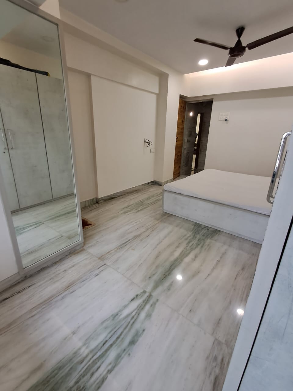 Room in 3 BHK Apartment at Sarkar Avenue Apartment, Santacruz West – for Rent