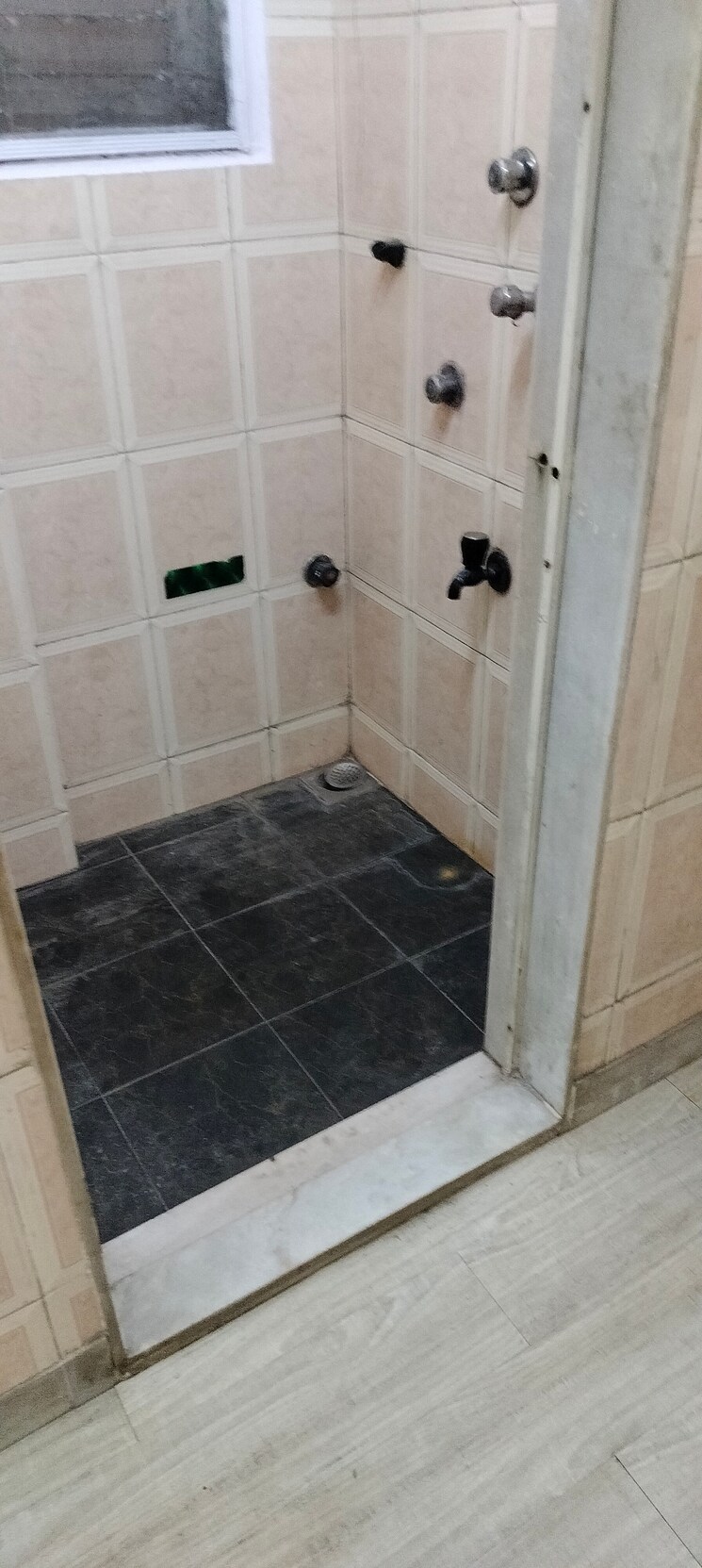 Bathroom, swiss-palace 1 Bedroom 450 Sq.Ft. Apartment In Andheri West Mumbai 9742439