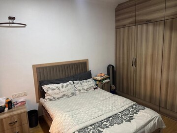 Bedroom in 4 BHK Apartment at Bandra West – for Rent