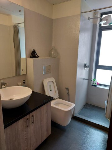 Master Bedroom in 3 BHK Apartment at Orchid Petals, Sector 49 – for Sale