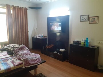 Bedroom in 3 BHK Apartment at Orchid Petals, Sector 49 – for Rent