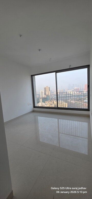 Room in 2 BHK Apartment at Sunteck City Avenue 4, Goregaon West – for Rent