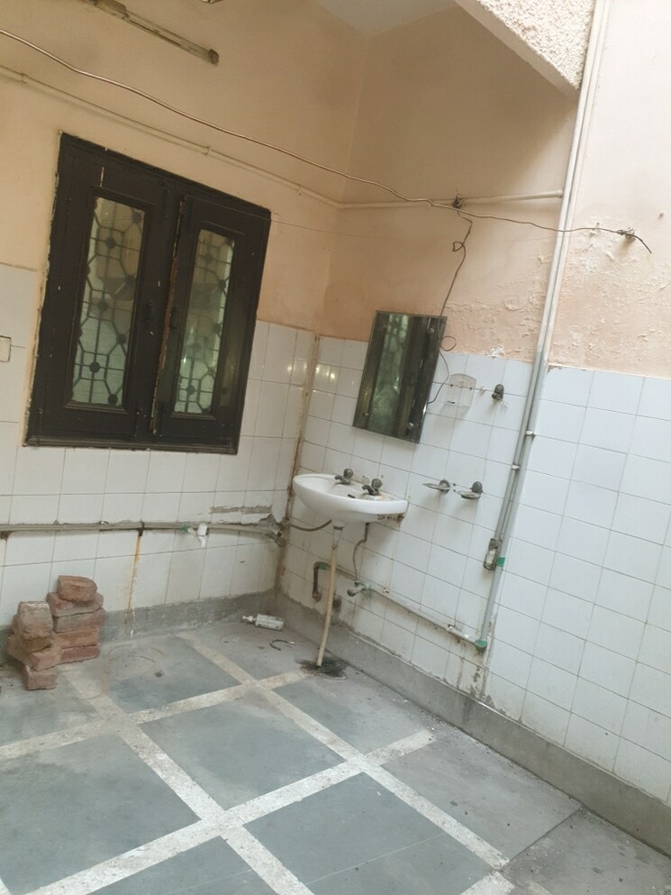 Bathroom, sector 16 a 1 RK 450 Sq.Ft. Independent House In Sector 16 A Faridabad 9742611