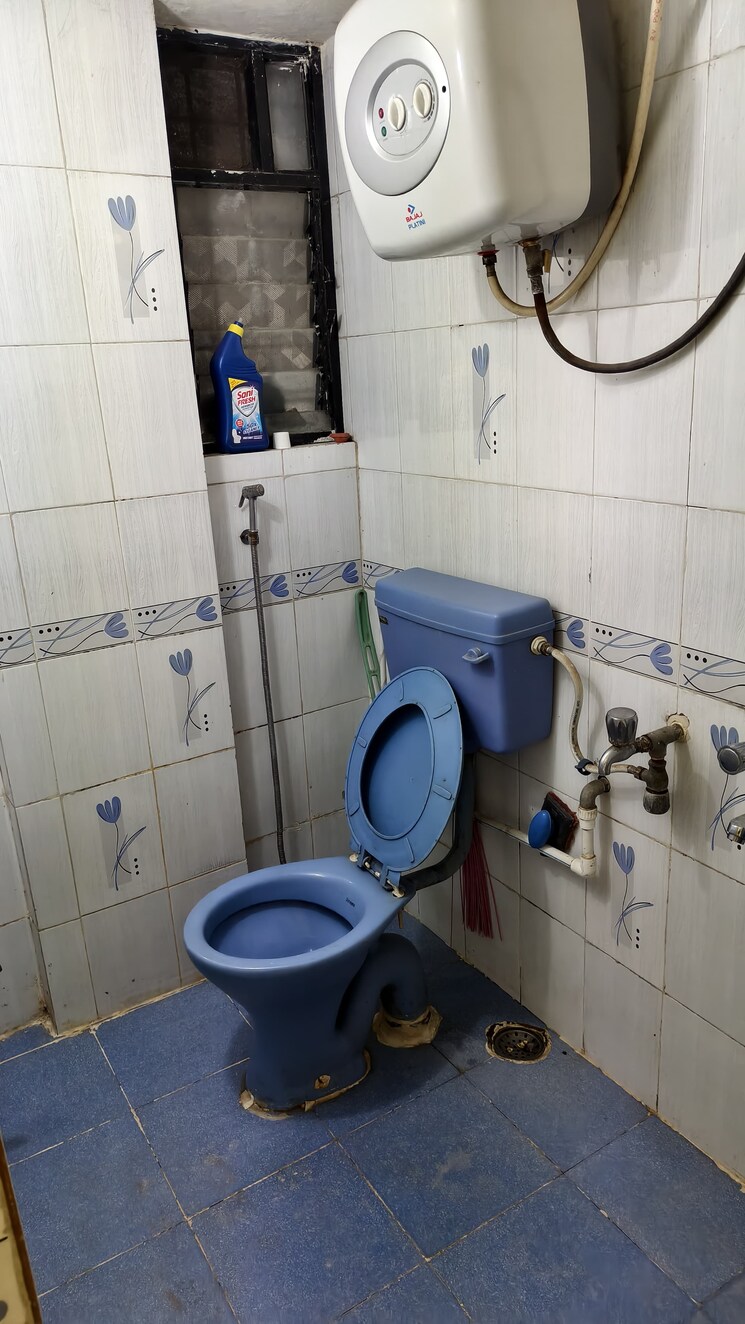 Bathroom, tingre nagar 2 Bedroom 1100 Sq.Ft. Apartment In Tingre Nagar Pune 9742628