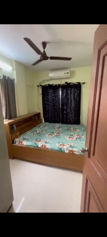 Bedroom in 1 BHK Apartment at Vakola – for Rent