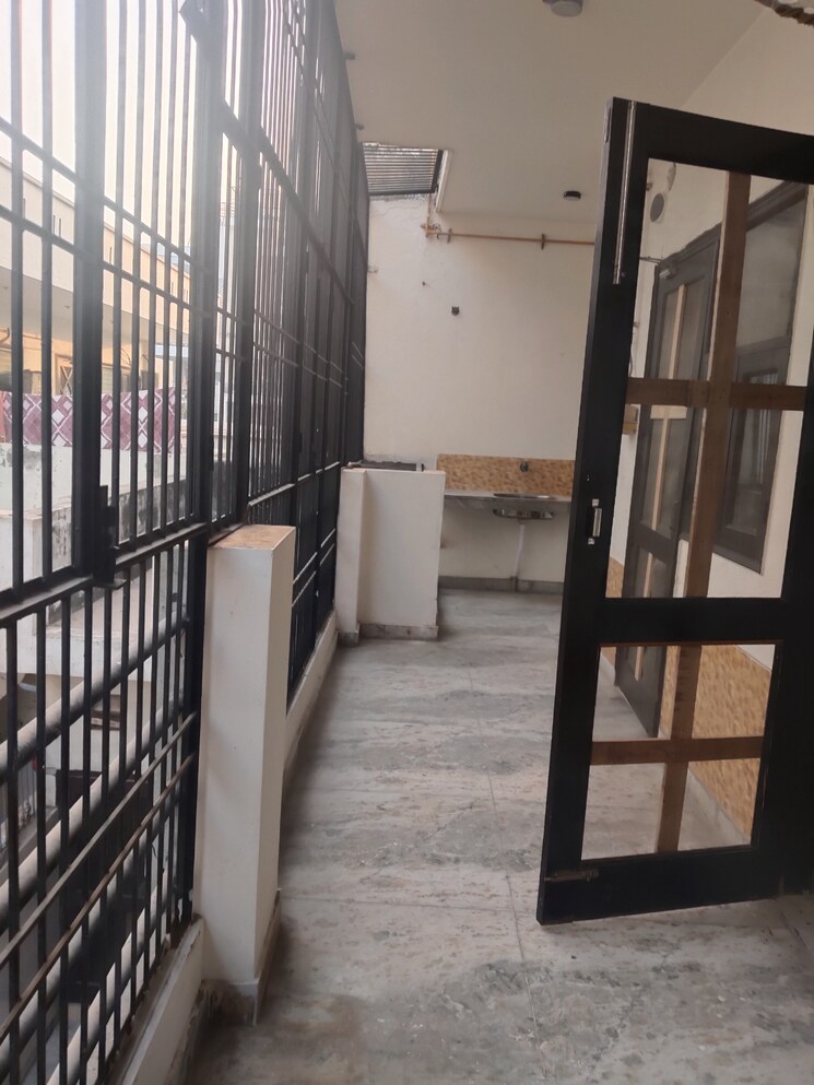 Balcony, sector 21d 4 Bedroom 360 Sq.Yd. Builder Floor In Sector 21d Faridabad 9742683