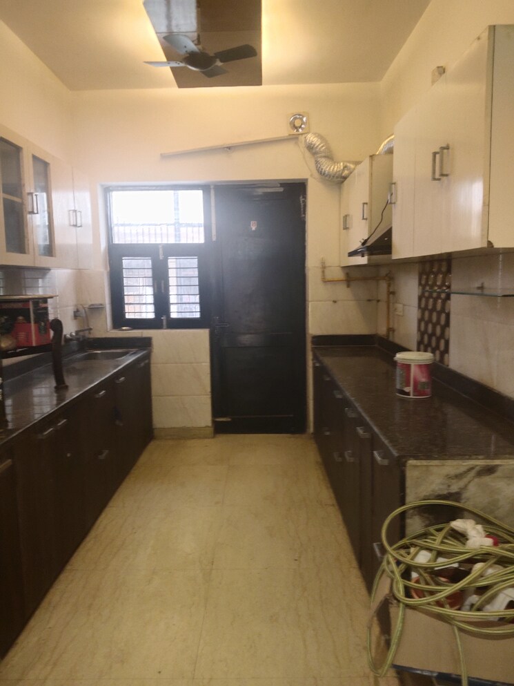 Kitchen, sector 21d 4 Bedroom 360 Sq.Yd. Builder Floor In Sector 21d Faridabad 9742683