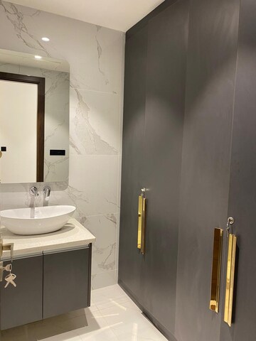 Bathroom in 5 BHK Villa at DLF Atria, Dlf Phase ii – for Sale