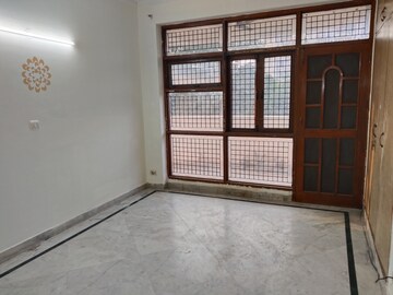 Room in 3 BHK Apartment at Sector 21c – for Sale