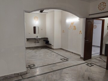 Room in 3 BHK Apartment at Sector 21c – for Sale