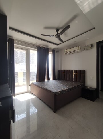 Bedroom in 3 BHK Builder Floor at Raheja Mall, Sector 47 – for Rent