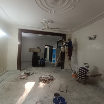 Parking in 3.5 BHK Builder Floor at Nehru Enclave – for Rent