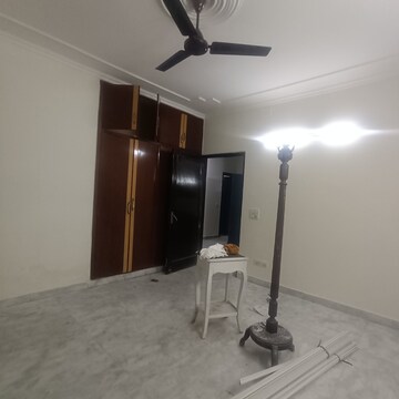 Room in 3.5 BHK Builder Floor at Nehru Enclave – for Rent