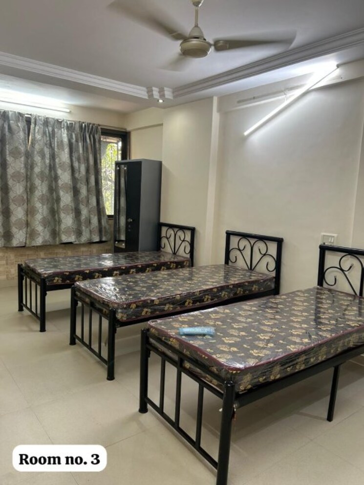 Room, malad-chs Pg For Boys In Malad East 9703777