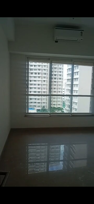 Master Bedroom in 3.5 BHK Apartment at Kalpataru Radiance, Goregaon West – for Rent