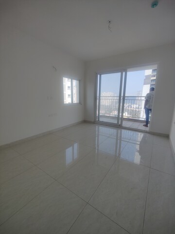 Room in 4 BHK Apartment at Prestige Beverly Hills, Kokapet – for Sale