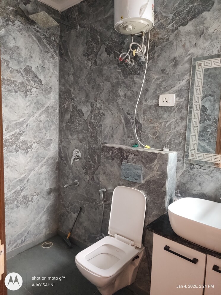 Bathroom, mehrauli 3 Bedroom 1200 Sq.Ft. Builder Floor In Mehrauli Delhi 9742854