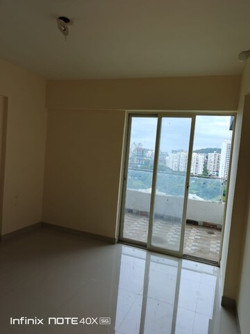 Room in 2 BHK Apartment at Karan Suncoast, Bavdhan – for Rent