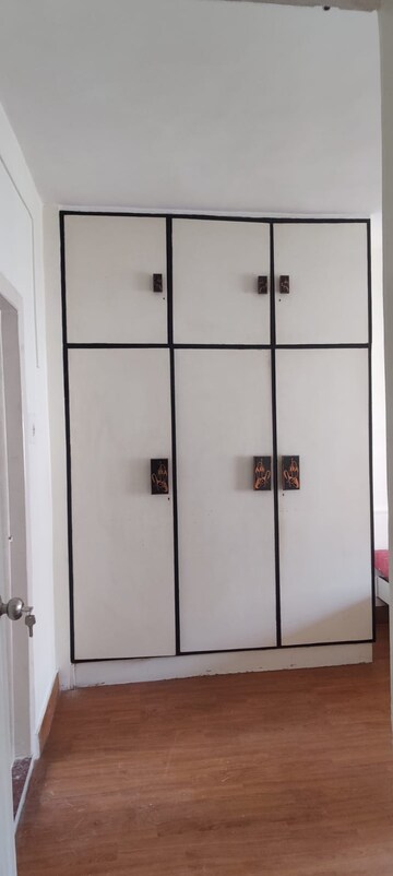 Furnished Amenities in 2 BHK Apartment at Paschim Apartments, Dadar West – for Rent