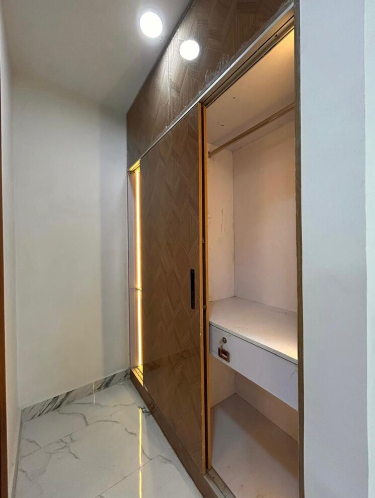 Room, chattarpur 3 Bedroom 135 Sq.Yd. Builder Floor In Chattarpur Delhi 9742896